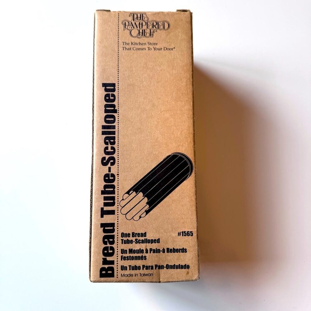 Pampered Chef Kitchen Bread Tube‎ Scalloped Holiday New in box Sealed